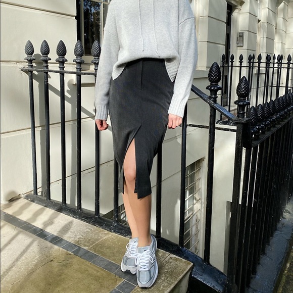 Aritzia - Taleo High-Waisted Checkered Skirt - Picture 1 of 10